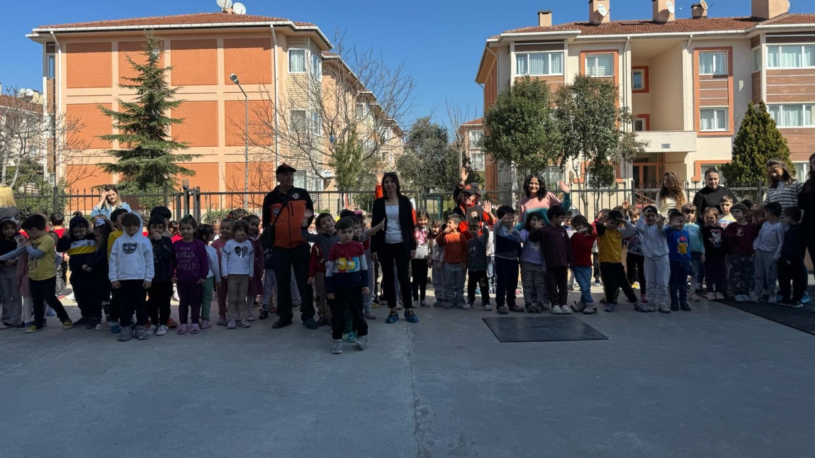 MAG-DER DERNEĞİNİN KLATKILARIYLA OKULUMUZDA DEPREM TATBİKATI YAPILDI.